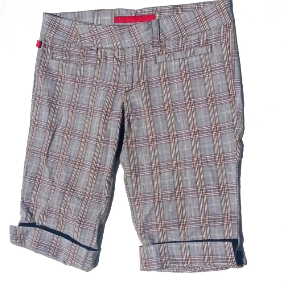 Fire Jeans Hillary Bermuda brown Plaid patterned shorts. Size 9.  C221​​​​​